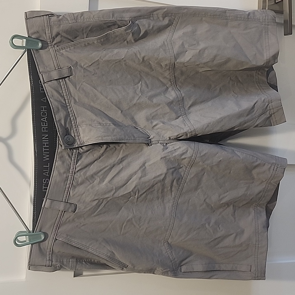 38 Ascend lightweight shorts